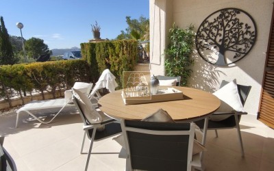 Precioso apartamento de planta baja con terraza grande.